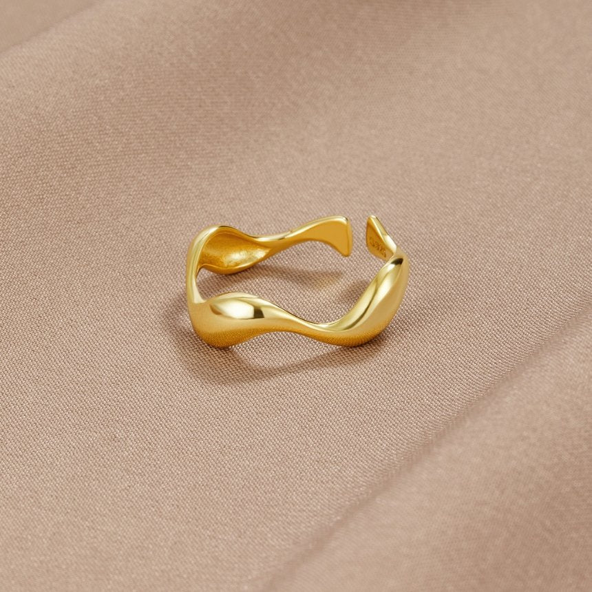 Isla | 18K Gold Wave Ring